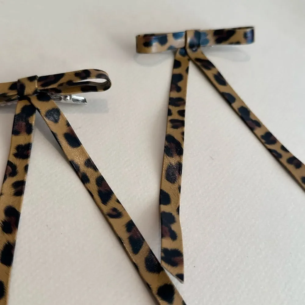 Cheetah hair clips M1154